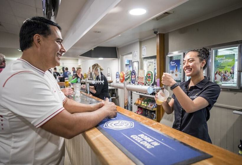 هتل Emerald Maraboon Motor Inn