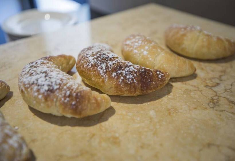 هتل Emerald Maraboon Motor Inn