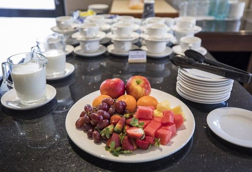 هتل Emerald Maraboon Motor Inn