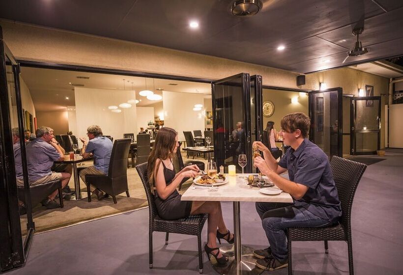 هتل Emerald Maraboon Motor Inn