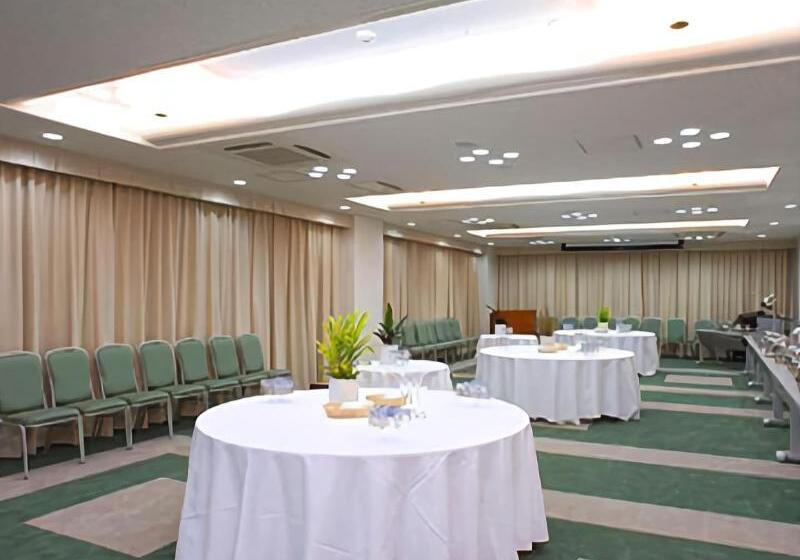 Отель Kuretake Inn Okayama