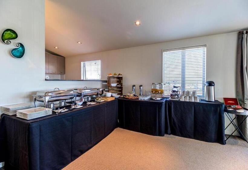 هتل Parkview On Hagley