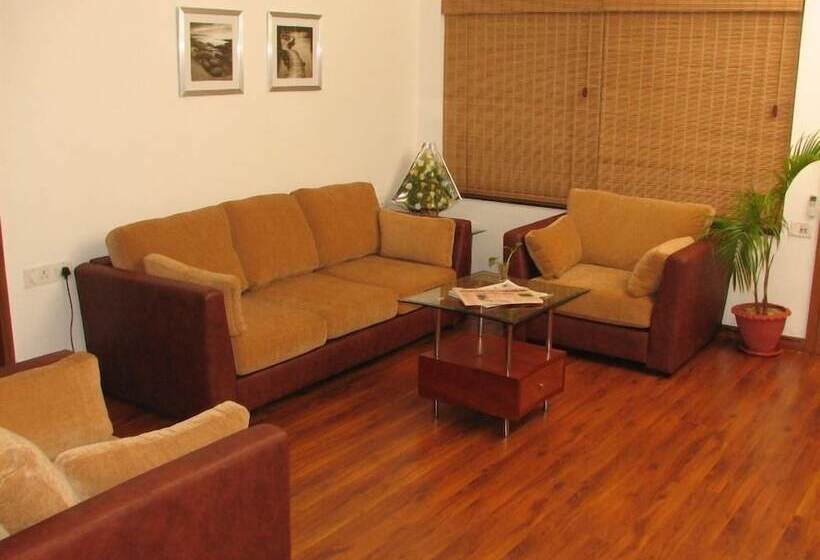 בית מלון כפרי Perfect Haven Egmore Serviced Apartments