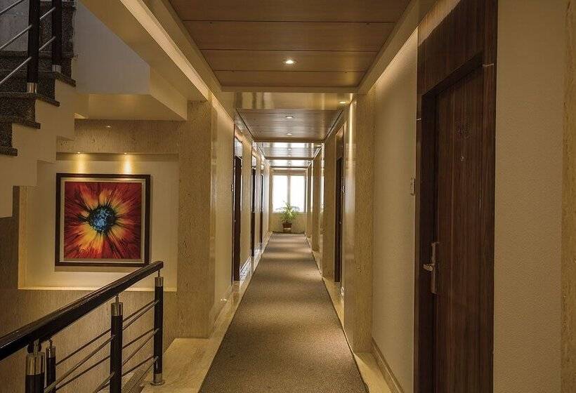 Отель Regenta Inn Embassy