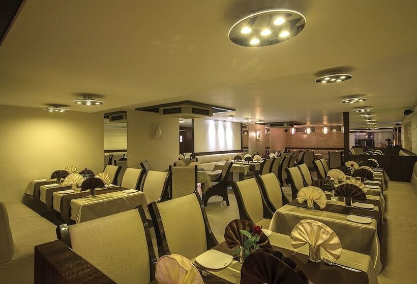 فندق Regenta Inn Embassy