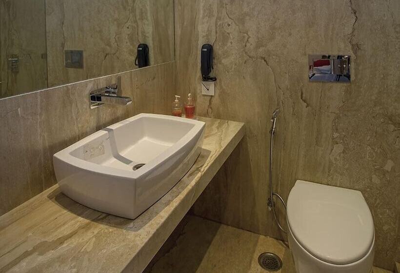 فندق Regenta Inn Embassy