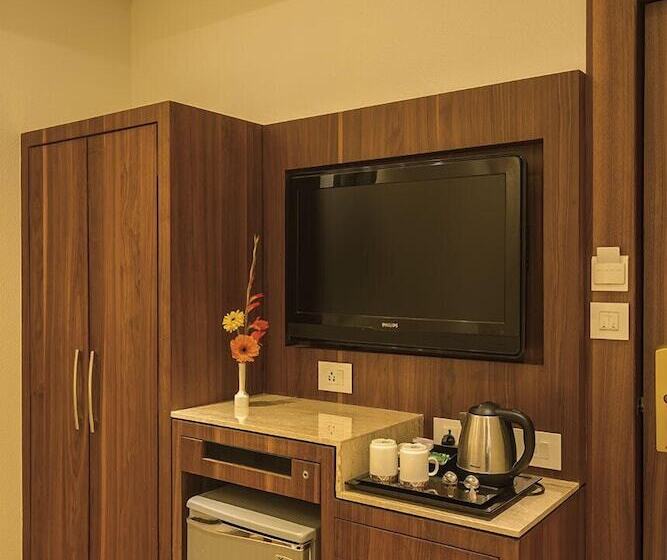 Отель Regenta Inn Embassy