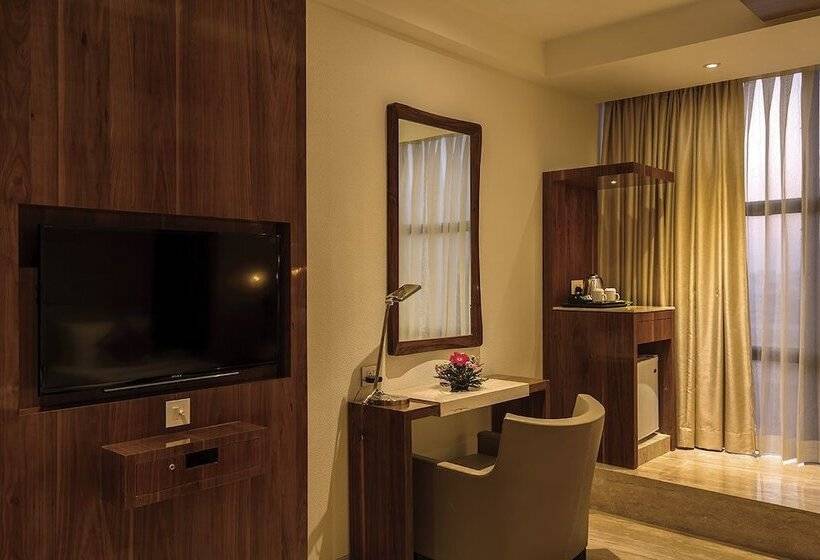 فندق Regenta Inn Embassy