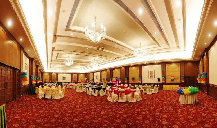 Отель Sayaji Indore