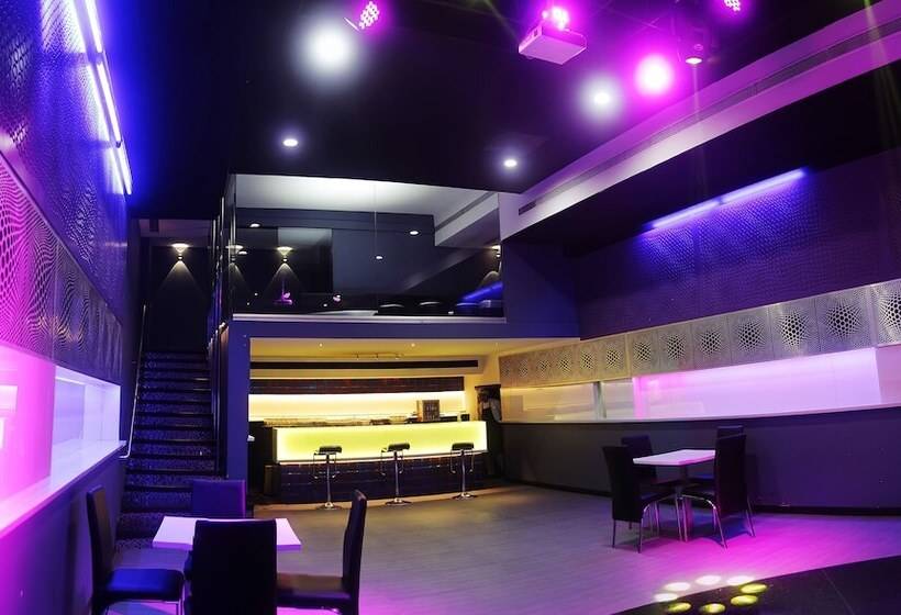 Отель Sayaji Indore