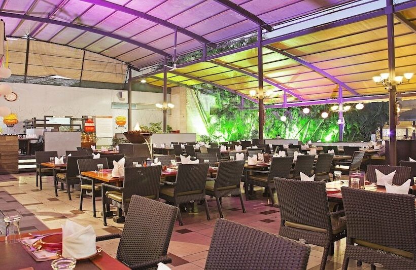 Отель Sayaji Indore