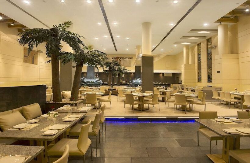 Отель Sayaji Indore