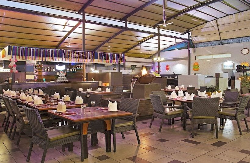 Отель Sayaji Indore