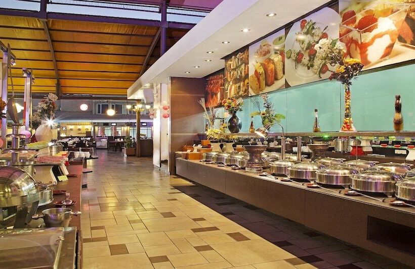 Отель Sayaji Indore