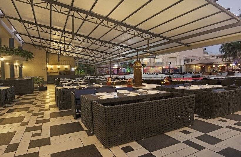 Отель Sayaji Indore