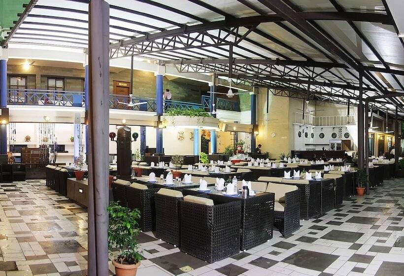 Отель Sayaji Indore