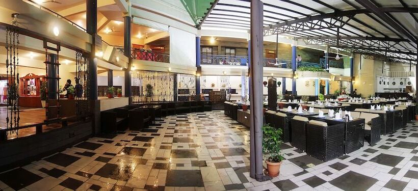 Отель Sayaji Indore