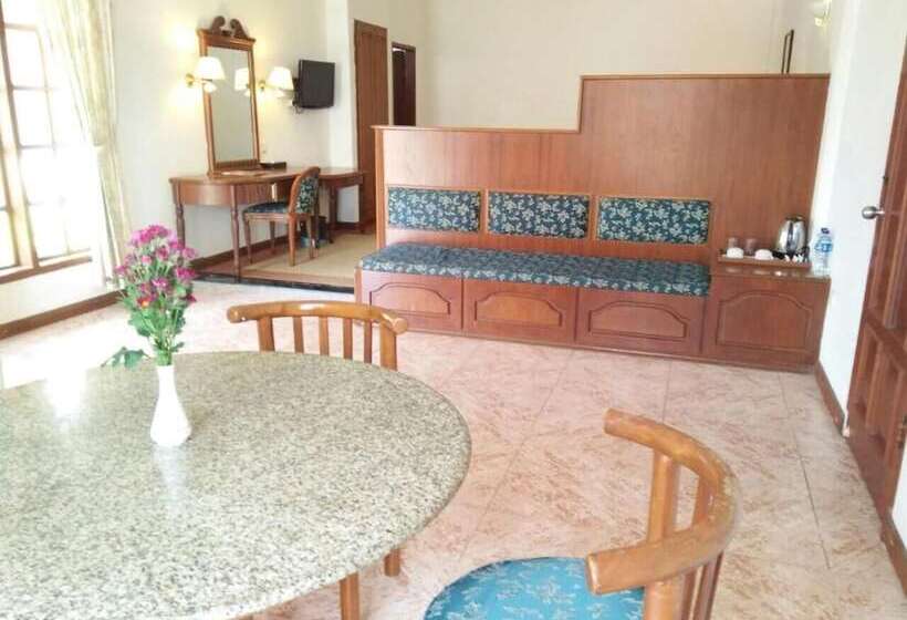 호텔 Sinabung Hills Berastagi