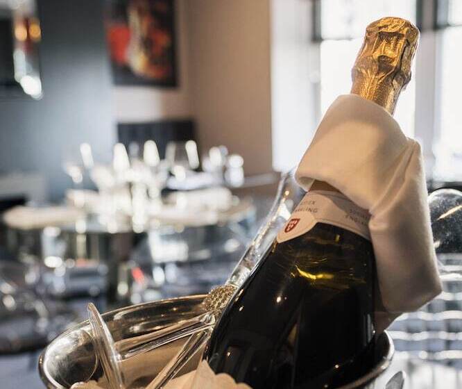 فندق Square Townhouse