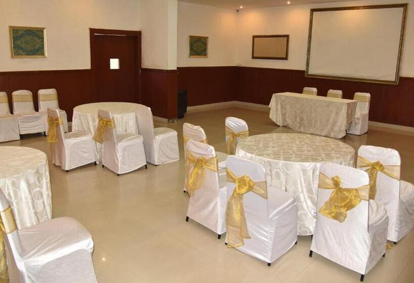 Отель The Bentley Seaside Boutique