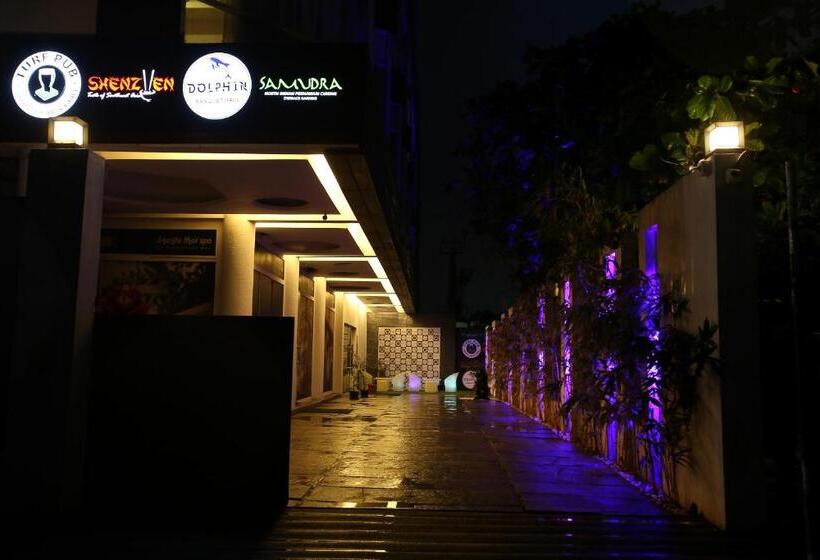 Отель The Bentley Seaside Boutique