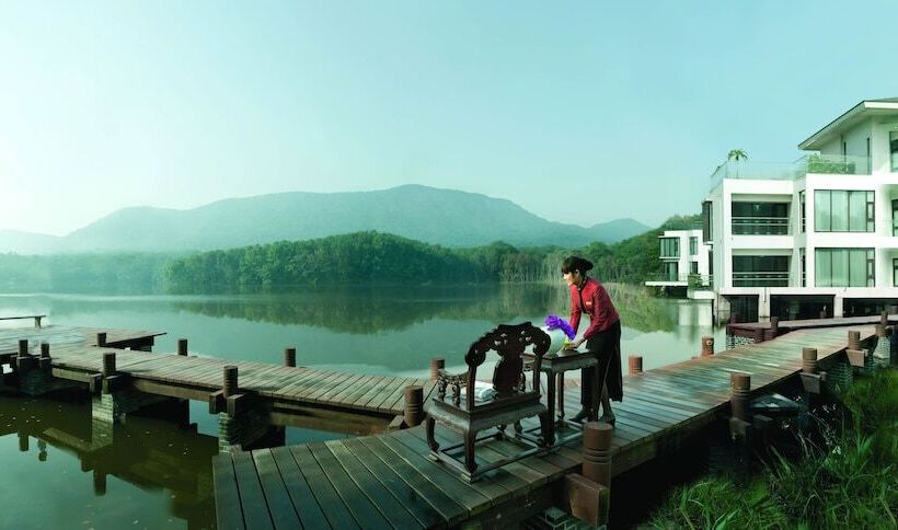 Отель The Purple Palace Nanjing