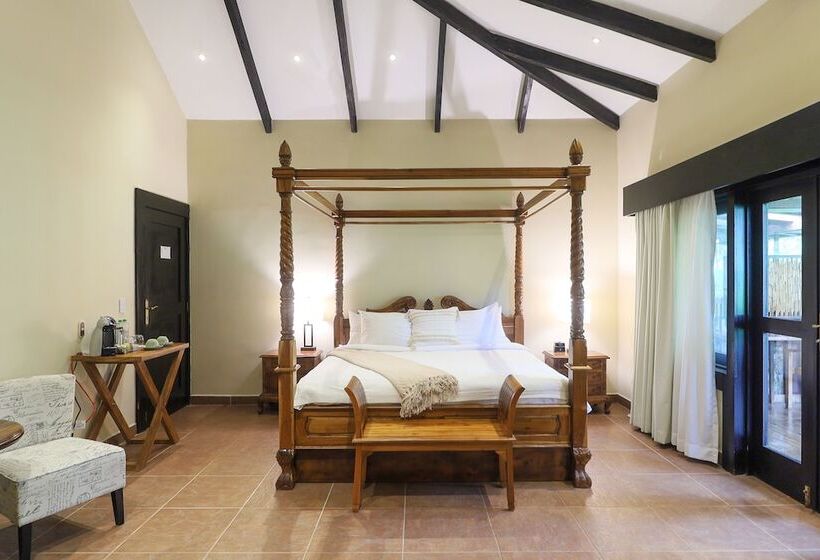 호텔 The Riverside Inn