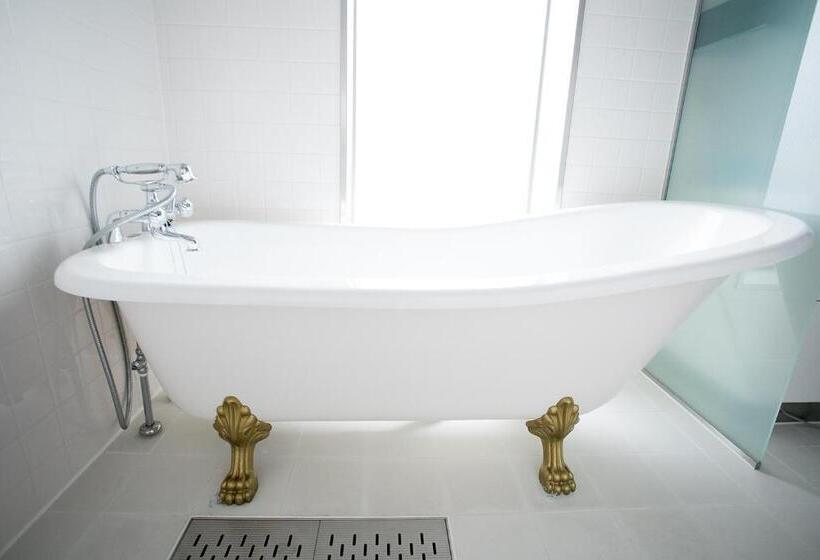 ホテル The Screen