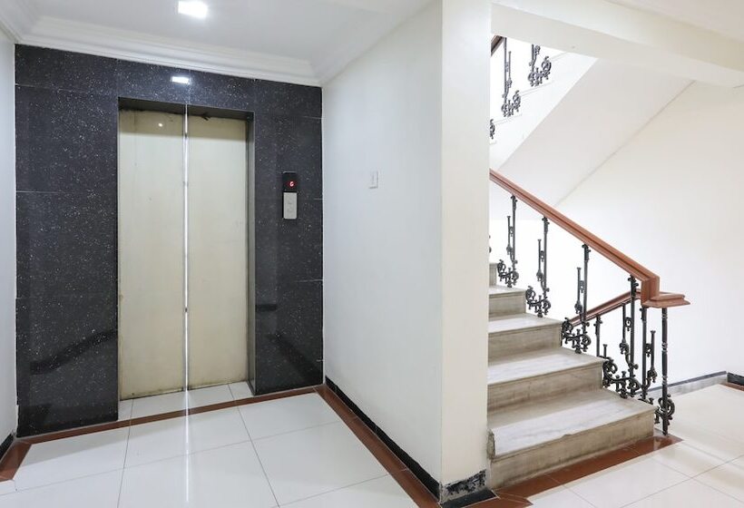 Отель Treebo Omni Palace