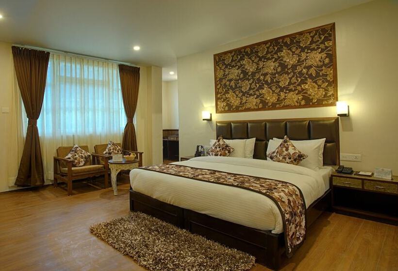 فندق The Aryan Regency