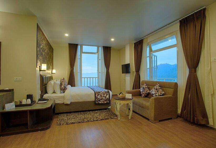 فندق The Aryan Regency