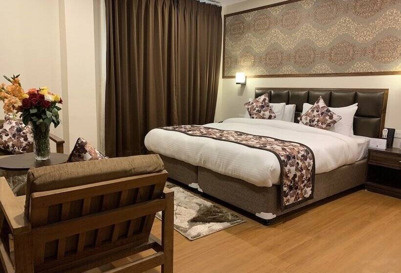 فندق The Aryan Regency