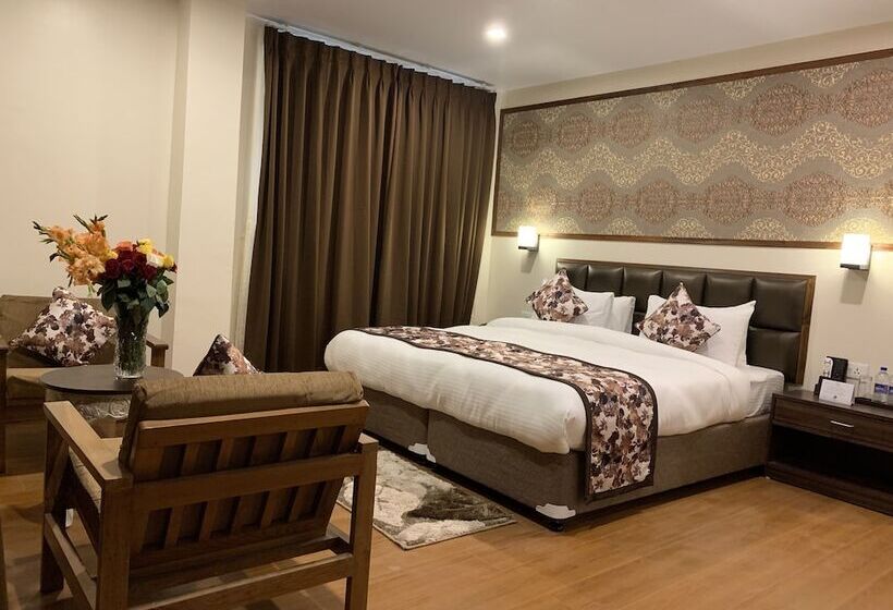 فندق The Aryan Regency