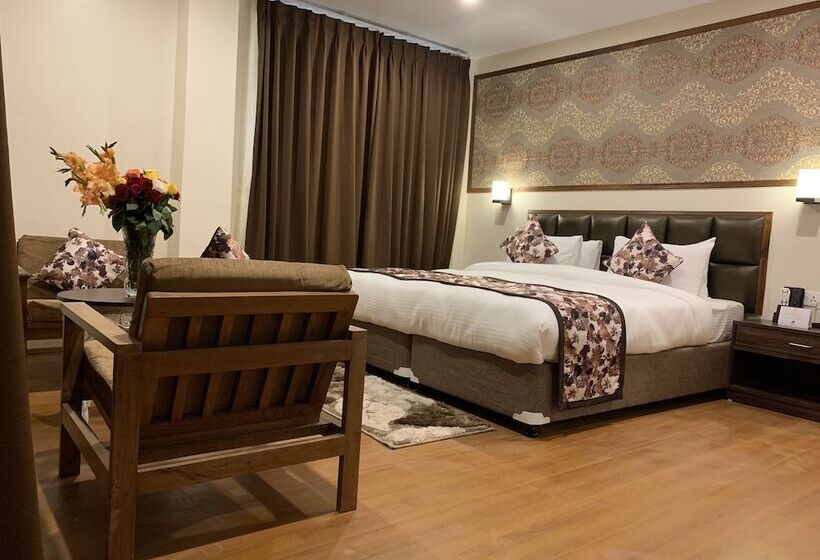 فندق The Aryan Regency