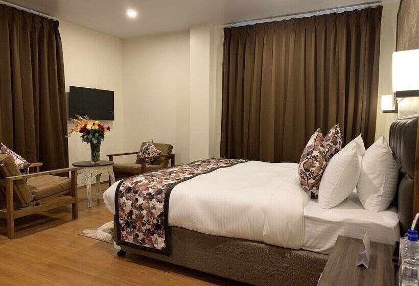 فندق The Aryan Regency