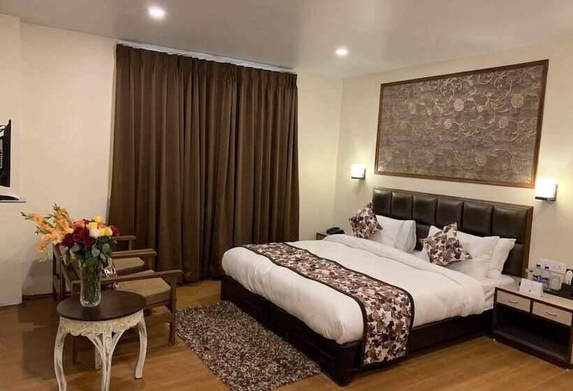 فندق The Aryan Regency