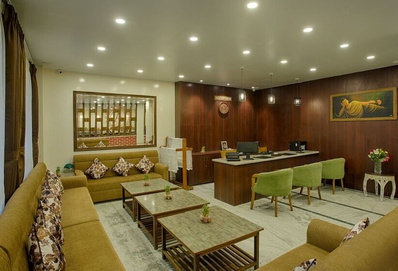 فندق The Aryan Regency