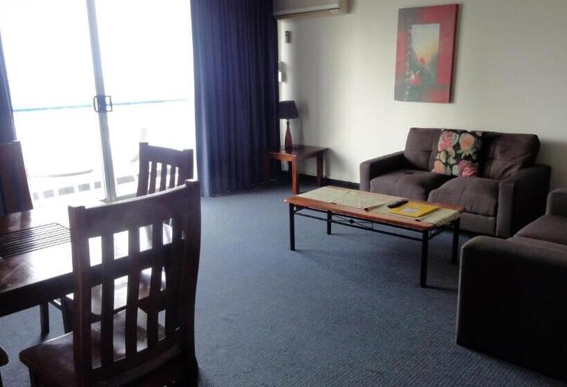 Quarterdeck Apartments