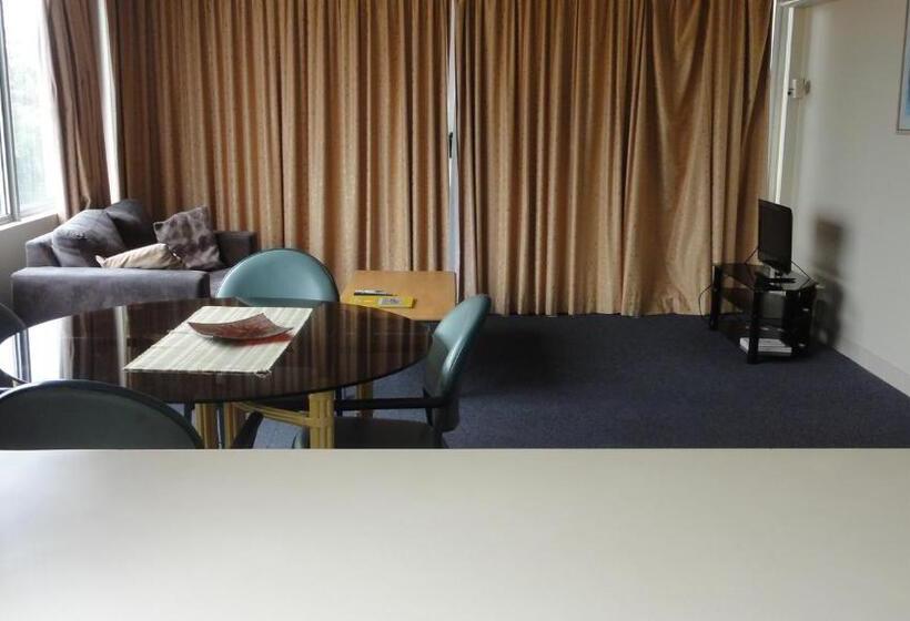 Quarterdeck Apartments