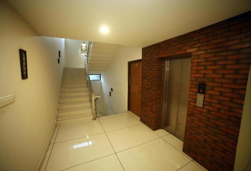 فندق Aura Residency