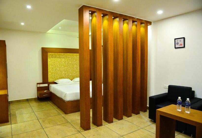 فندق Aura Residency