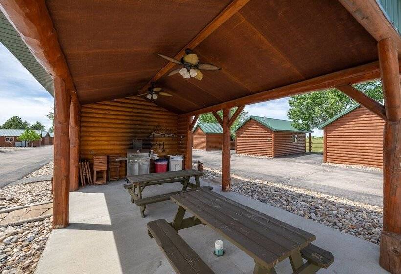 فندق Badlands Frontier Cabins