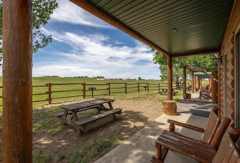 فندق Badlands Frontier Cabins