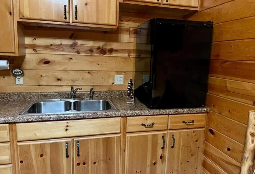 فندق Badlands Frontier Cabins