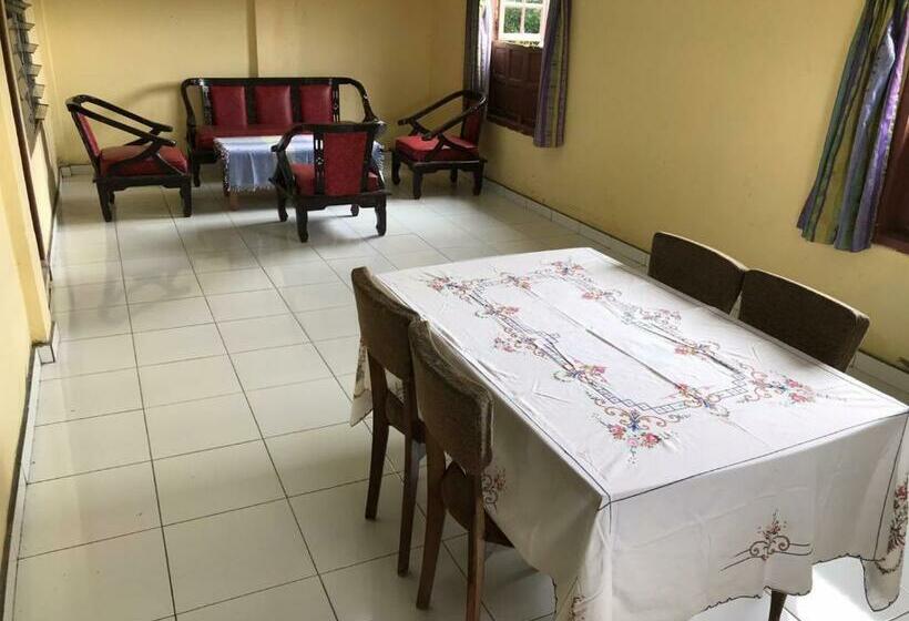 هتل Miranda At Desa Wisata Berastagi