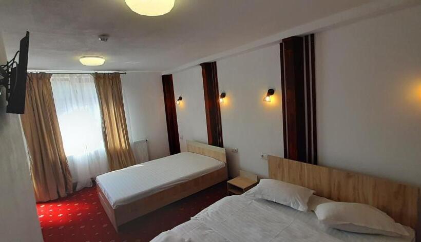 Отель Pensiunea Montan Din Bran,sat Simon Spa Indoor