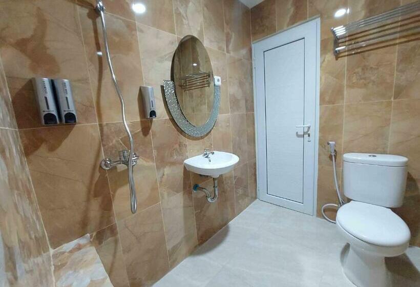 Rons City Hotel Near Simpang Lima Semarang Mitra Reddoorz