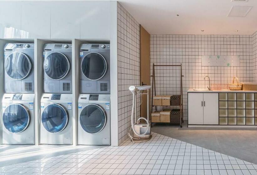 Atour Hotel Luzhou Bubugao New World