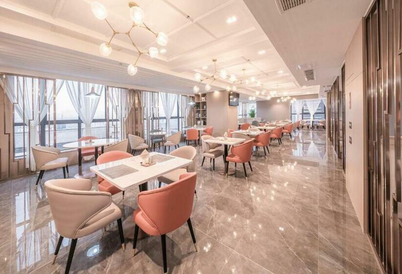 Atour Hotel Luzhou Bubugao New World