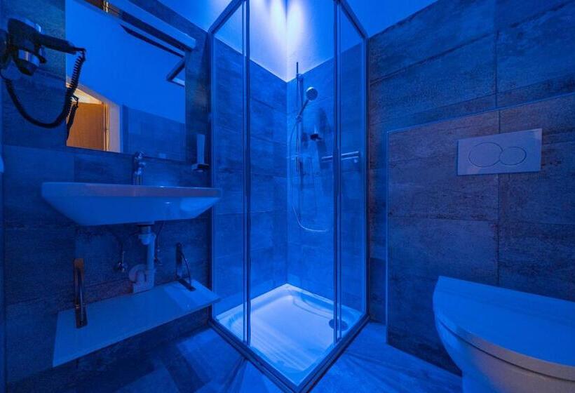 住宿加早餐  Haus Weyregg   Pension